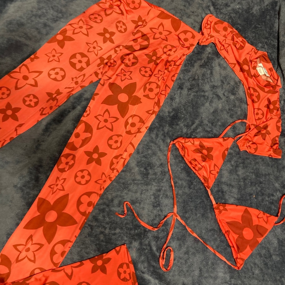 3 piece set from baddie ville